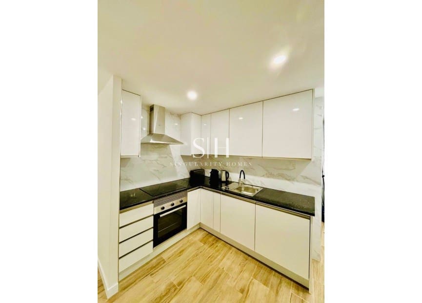 3 bedroom Beach Apartment for sale in Torrevieja with pool - € 289,000 (Ref: 9308848)