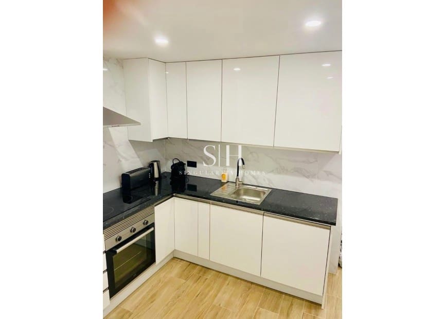 3 bedroom Beach Apartment for sale in Torrevieja with pool - € 289,000 (Ref: 9308848)