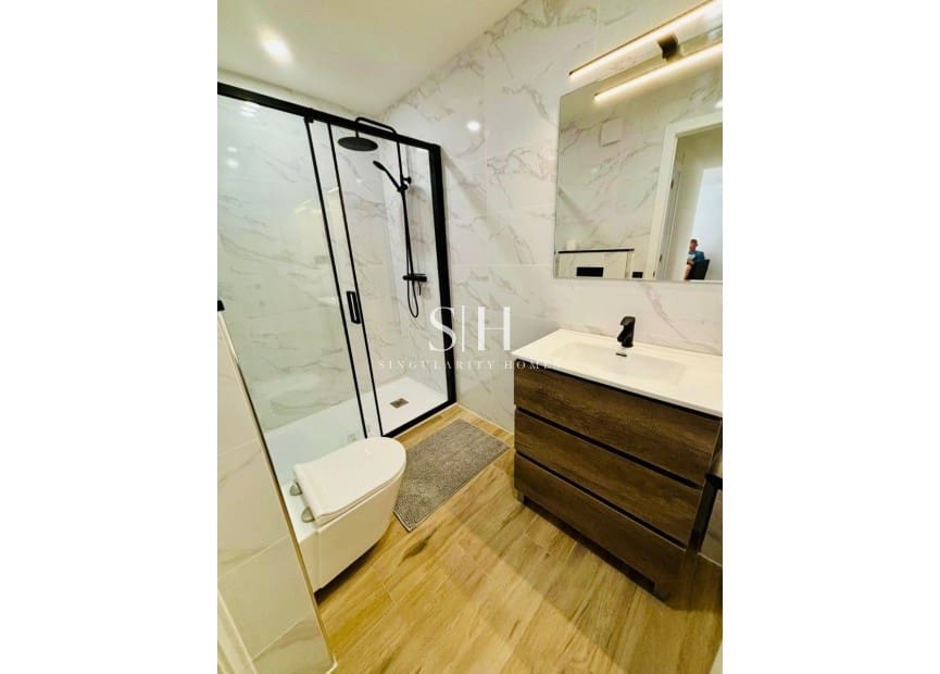 3 bedroom Beach Apartment for sale in Torrevieja with pool - € 289,000 (Ref: 9308848)