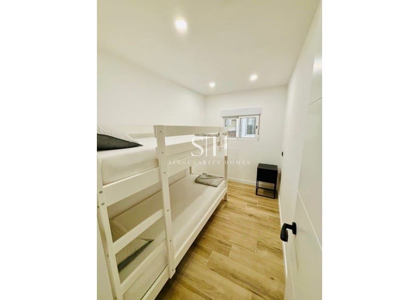 3 bedroom Beach Apartment for sale in Torrevieja with pool - € 289,000 (Ref: 9308848)