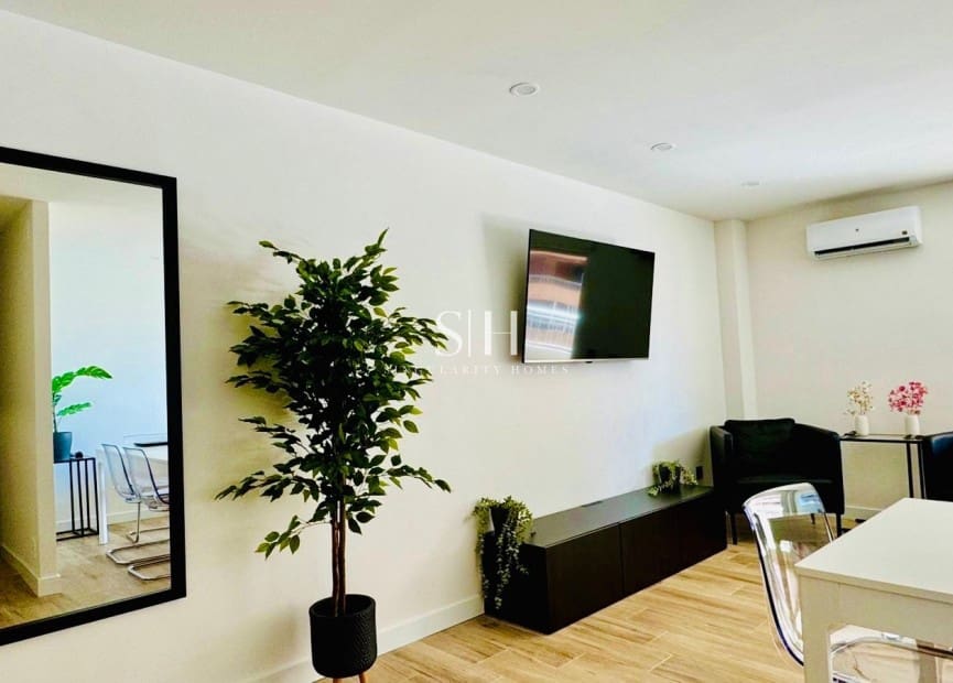 3 bedroom Beach Apartment for sale in Torrevieja with pool - € 289,000 (Ref: 9308848)