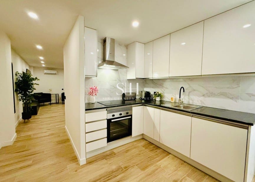 3 bedroom Beach Apartment for sale in Torrevieja with pool - € 289,000 (Ref: 9308848)