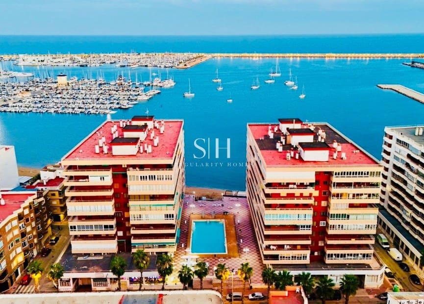 3 bedroom Beach Apartment for sale in Torrevieja with pool - € 289,000 (Ref: 9308848)
