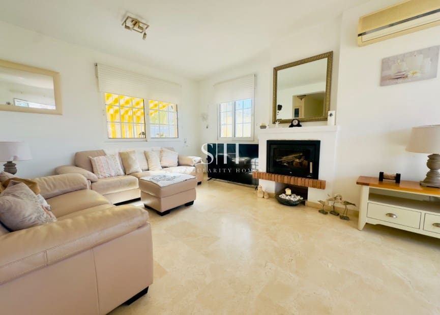 3 Zimmer Villa zu verkaufen in Playa Flamenca mit Pool Garage - 372.000 € (Ref: 9309242)