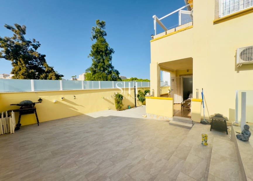 3 Zimmer Villa zu verkaufen in Playa Flamenca mit Pool Garage - 372.000 € (Ref: 9309242)