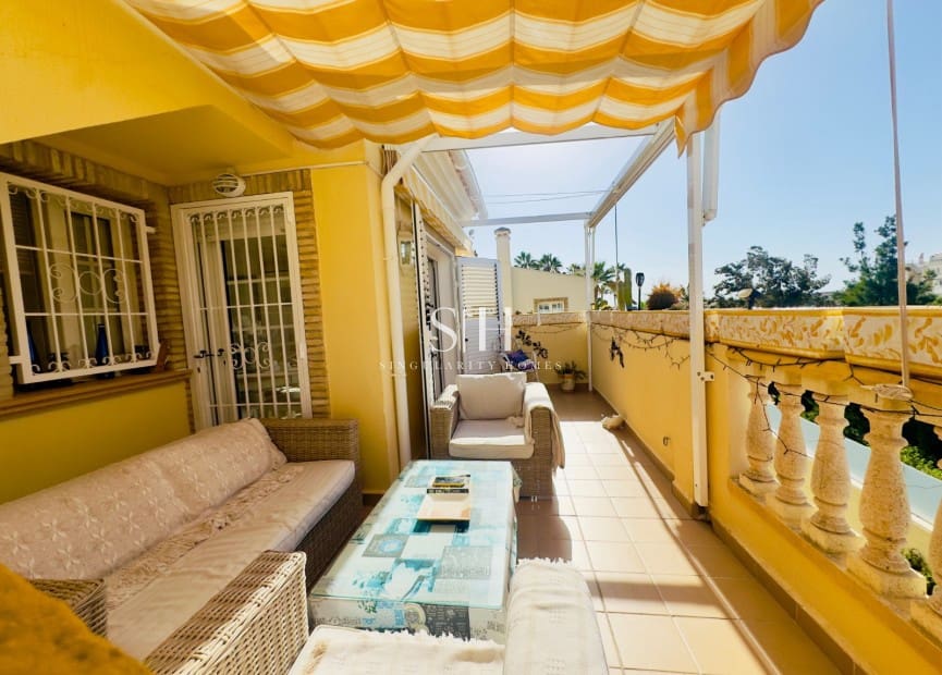 3 Zimmer Villa zu verkaufen in Playa Flamenca mit Pool Garage - 372.000 € (Ref: 9309242)