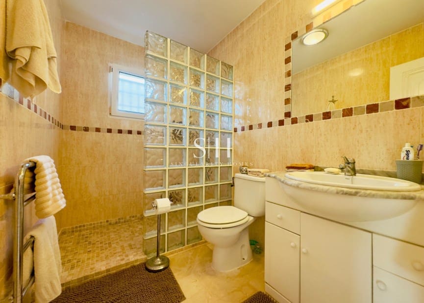 3 Zimmer Villa zu verkaufen in Playa Flamenca mit Pool Garage - 372.000 € (Ref: 9309242)