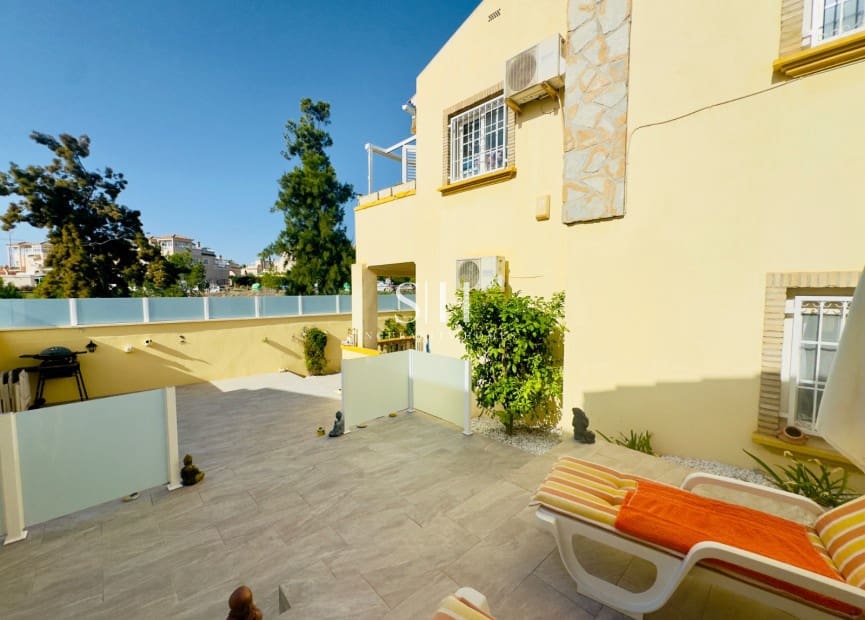 3 Zimmer Villa zu verkaufen in Playa Flamenca mit Pool Garage - 372.000 € (Ref: 9309242)