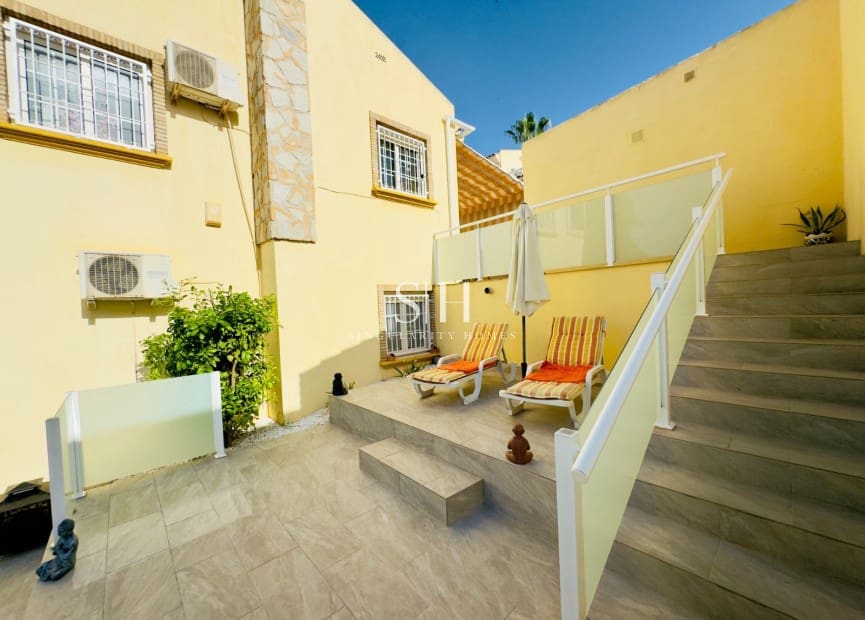 3 Zimmer Villa zu verkaufen in Playa Flamenca mit Pool Garage - 372.000 € (Ref: 9309242)