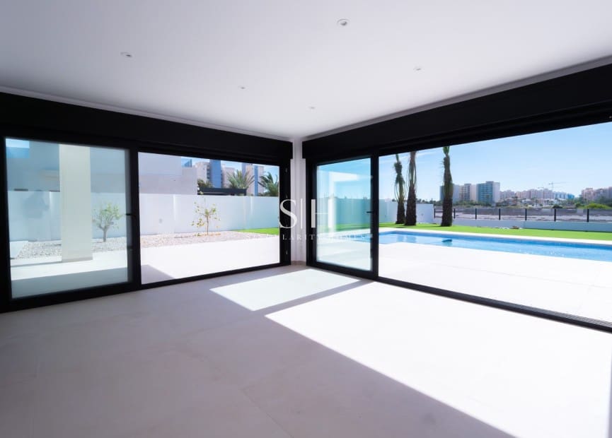 5 slaapkamer Villa te koop in La Manga del Mar Menor met zwembad garage - € 1.350.000 (Ref: 9354184)