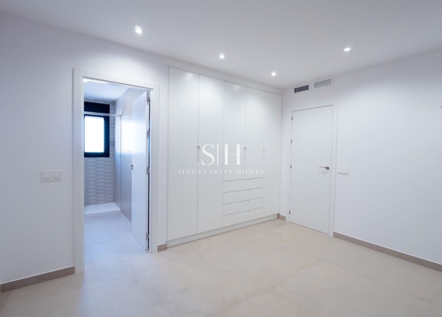 5 slaapkamer Villa te koop in La Manga del Mar Menor met zwembad garage - € 1.350.000 (Ref: 9354184)