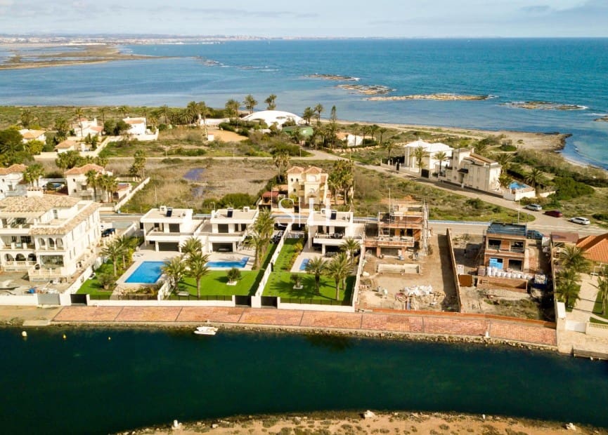 5 slaapkamer Villa te koop in La Manga del Mar Menor met zwembad garage - € 1.350.000 (Ref: 9354184)