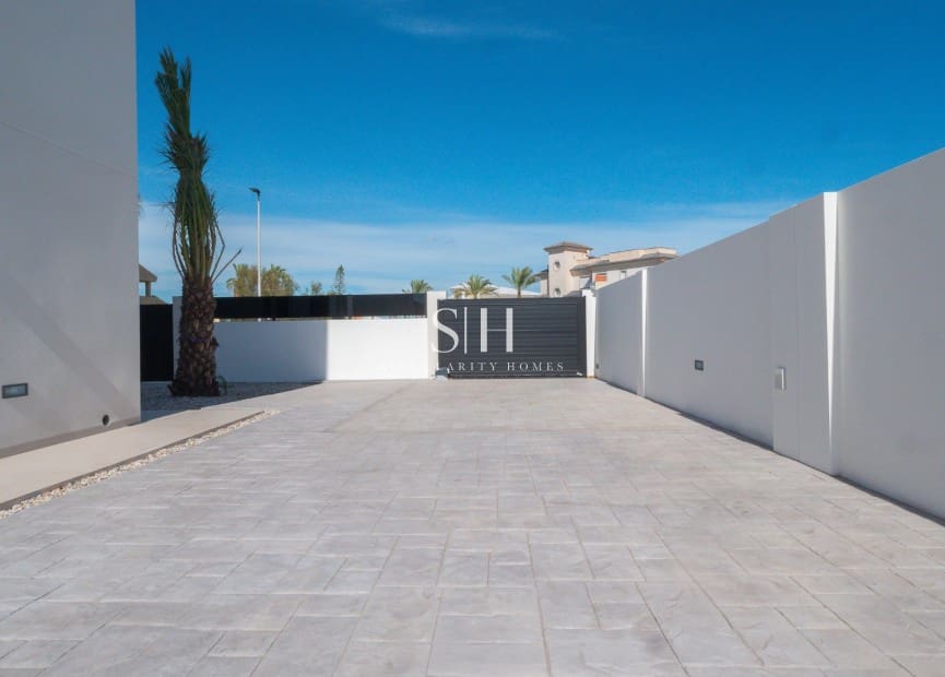 5 slaapkamer Villa te koop in La Manga del Mar Menor met zwembad garage - € 1.350.000 (Ref: 9354184)