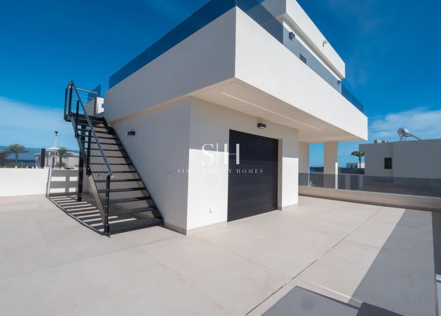 5 slaapkamer Villa te koop in La Manga del Mar Menor met zwembad garage - € 1.350.000 (Ref: 9354184)