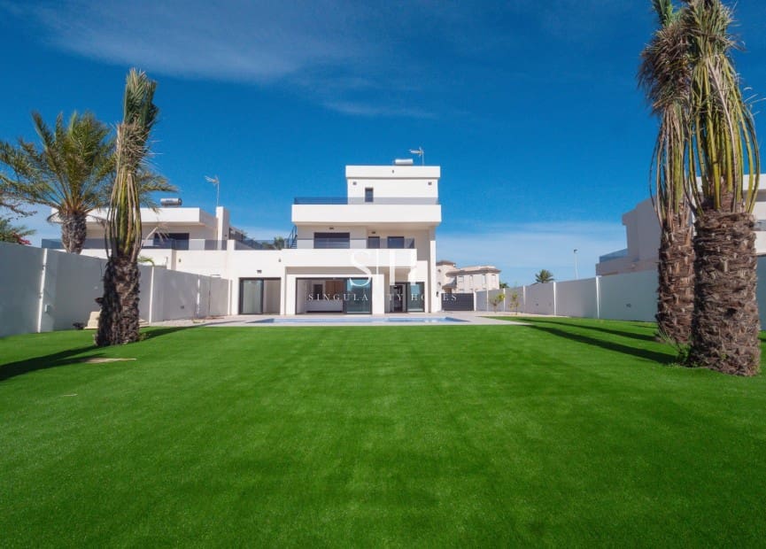 5 slaapkamer Villa te koop in La Manga del Mar Menor met zwembad garage - € 1.350.000 (Ref: 9354184)