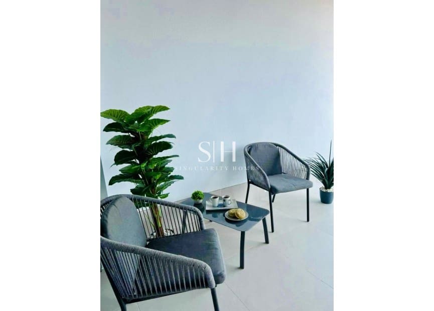 2 bedroom Beach Apartment for sale in Torre del Moro with pool garage - € 350,000 (Ref: 9354185)