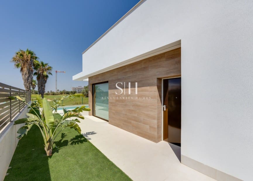 3 bedroom Villa for sale in Los Alcazares with pool garage - € 685,000 (Ref: 9360575)