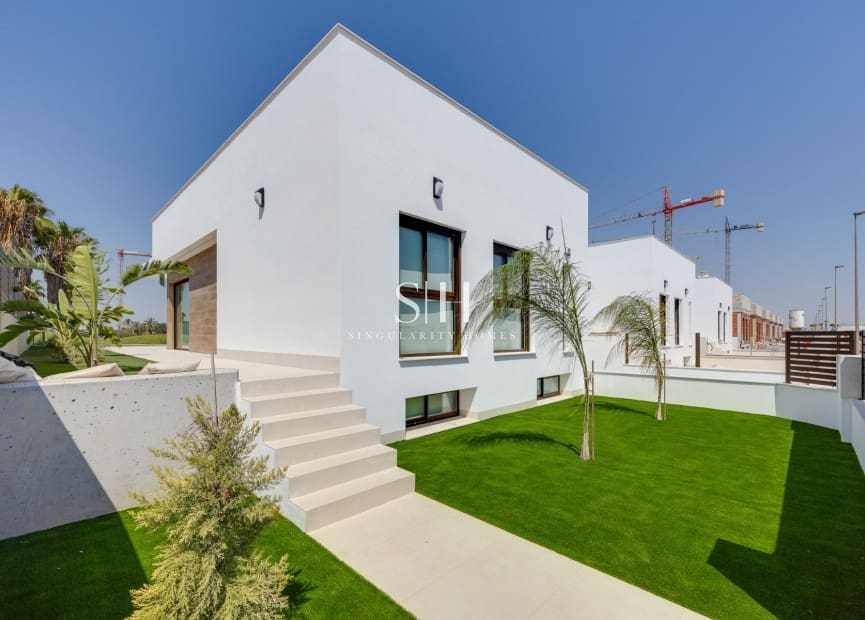 3 bedroom Villa for sale in Los Alcazares with pool garage - € 685,000 (Ref: 9360575)