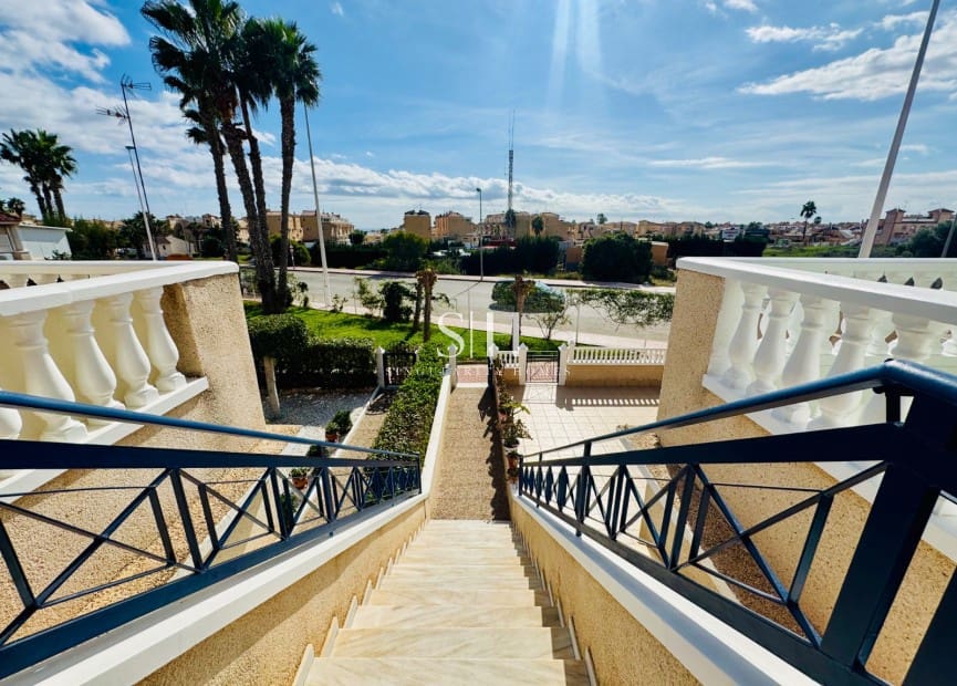 1 slaapkamer Bungalow te koop in Playa Flamenca met zwembad - € 170.000 (Ref: 9360728)