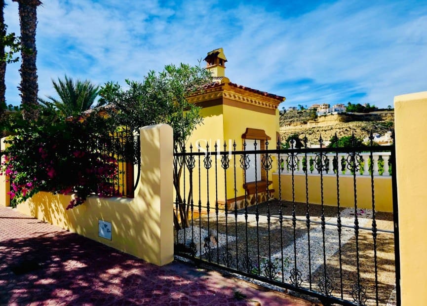 3 Zimmer Villa zu verkaufen in La Marquesa mit Pool Garage - 515.000 € (Ref: 9379880)