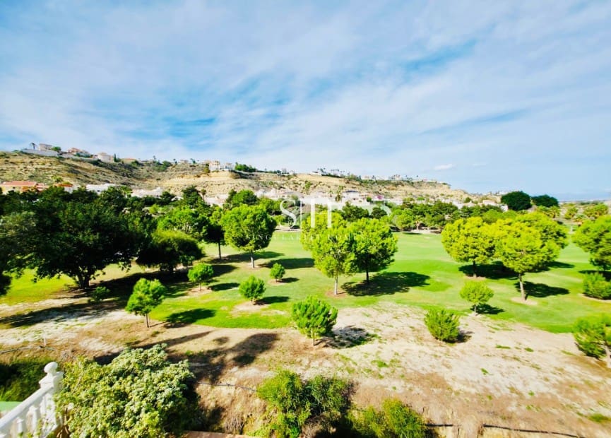 3 Zimmer Villa zu verkaufen in La Marquesa mit Pool Garage - 515.000 € (Ref: 9379880)