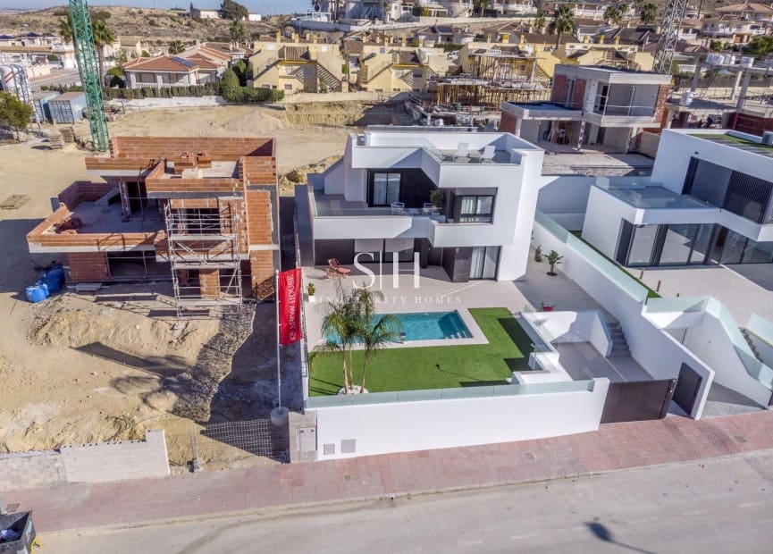 3 bedroom Villa for sale in Rojales with pool - € 567,000 (Ref: 9386153)