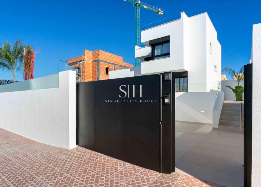 3 bedroom Villa for sale in Rojales with pool - € 567,000 (Ref: 9386153)