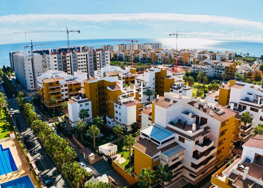 2 slaapkamer Appartement te koop in Orihuela Costa met zwembad garage - € 260.000 (Ref: 9395244)