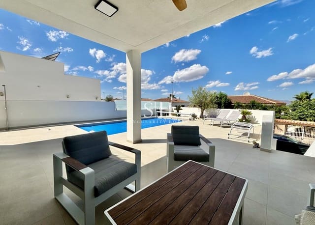 Chalet de 3 habitaciones en Ciudad Quesada, Rojales en venta con piscina garaje - 483.000 € (Ref: 9418748)