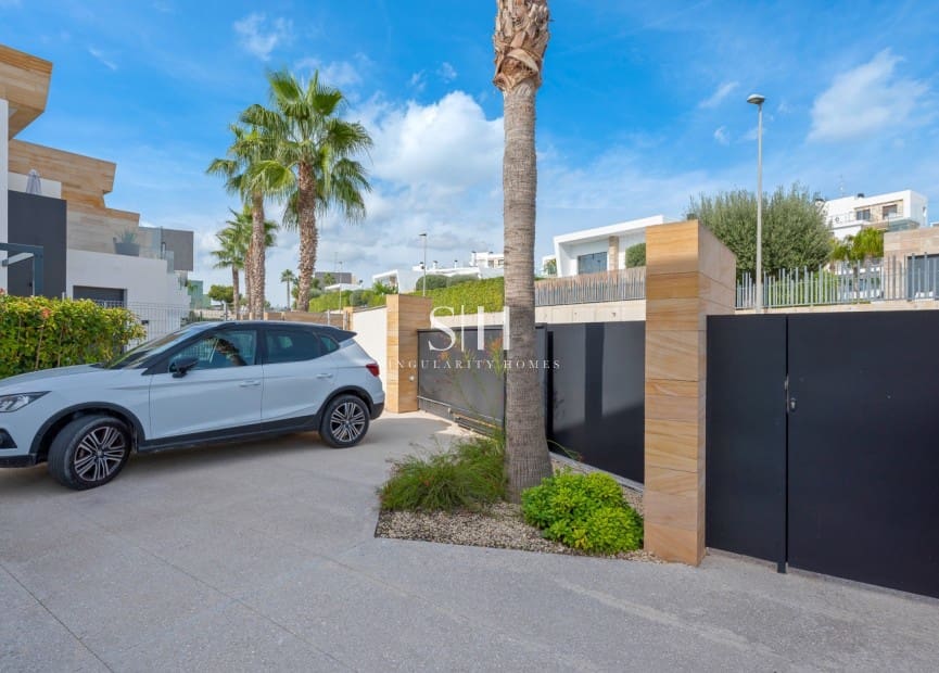 3 slaapkamer Villa te koop in Orihuela Costa - € 565.000 (Ref: 9426287)