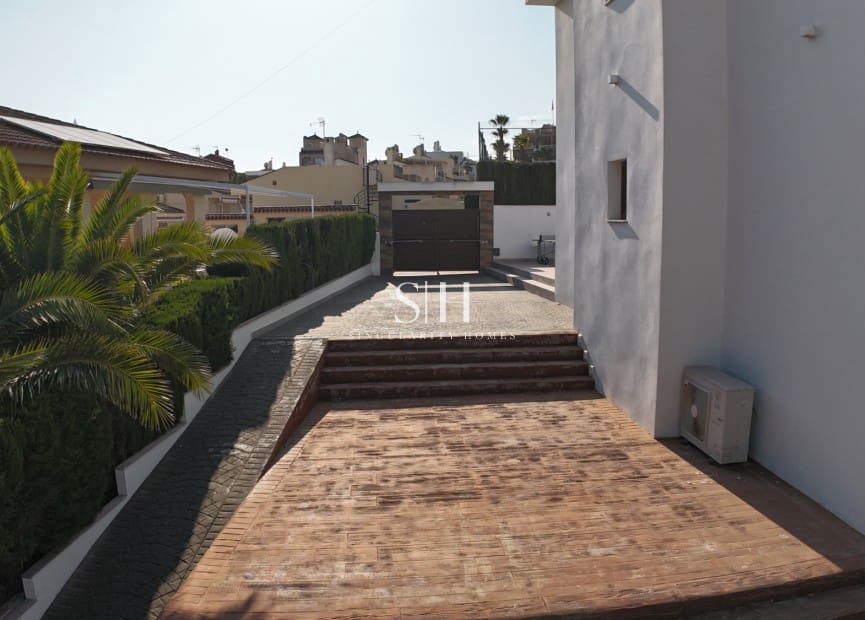 Chalet de 4 habitaciones en La Marquesa en venta con piscina garaje - 650.000 € (Ref: 9444611)