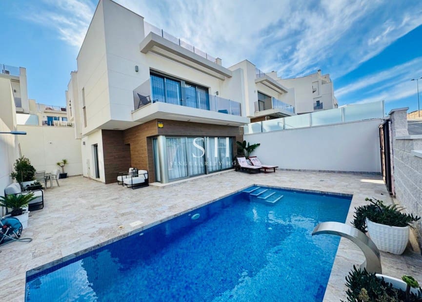 3 sovrum Villa till salu i Villamartin med pool - 448 000 € (Ref: 9444817)