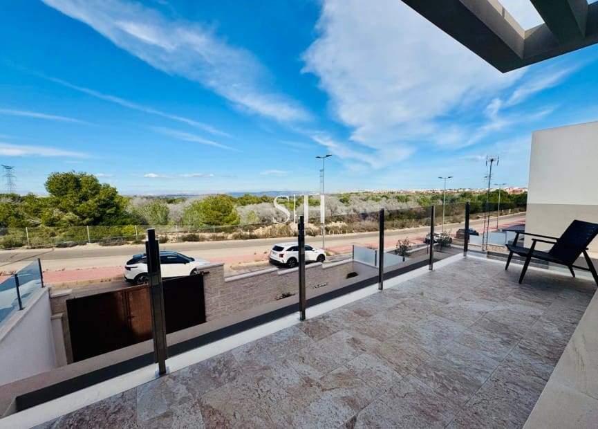 3 sovrum Villa till salu i Villamartin med pool - 448 000 € (Ref: 9444817)