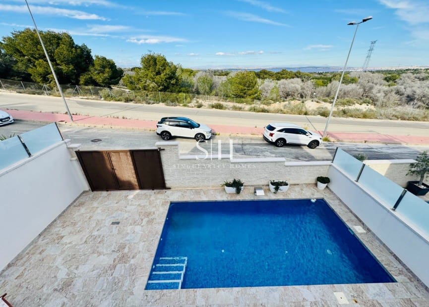 3 sovrum Villa till salu i Villamartin med pool - 448 000 € (Ref: 9444817)
