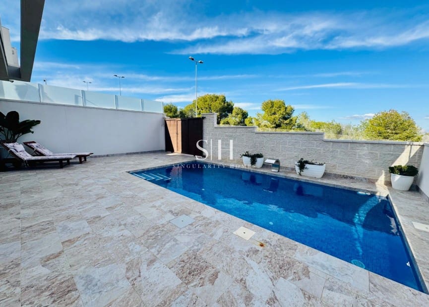 3 sovrum Villa till salu i Villamartin med pool - 448 000 € (Ref: 9444817)