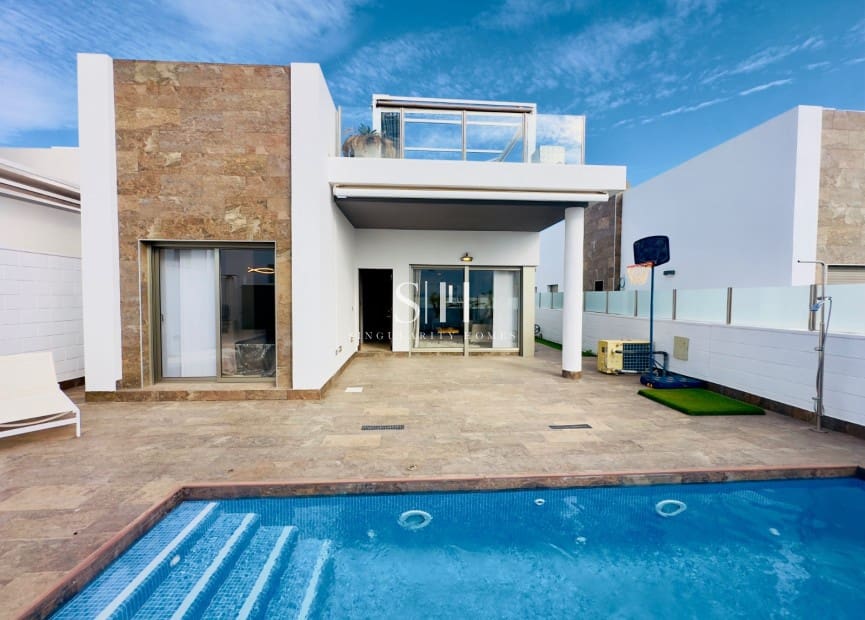 5 makuuhuone Huvila myytävänä paikassa Los Dolses mukana uima-altaan - 635 000 € (Ref: 9449592)