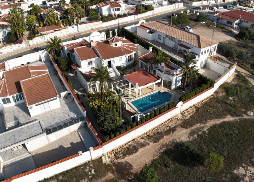 3 camera da letto Villa in vendita in Ciudad Quesada con piscina garage - 660.000 € (Rif: 9449593)