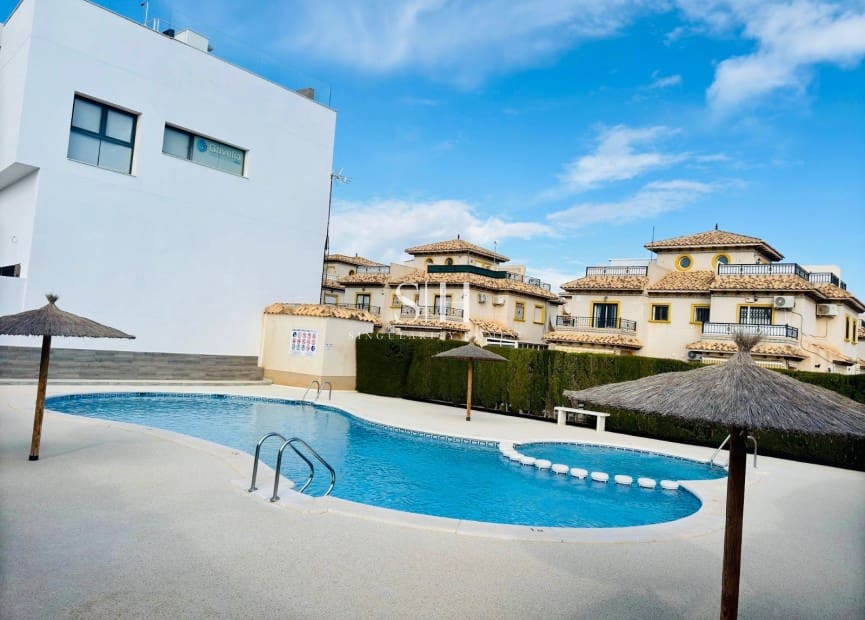 2 soveværelse Lejlighed til salg i La Regia med swimmingpool - € 165.000 (Ref: 9450138)