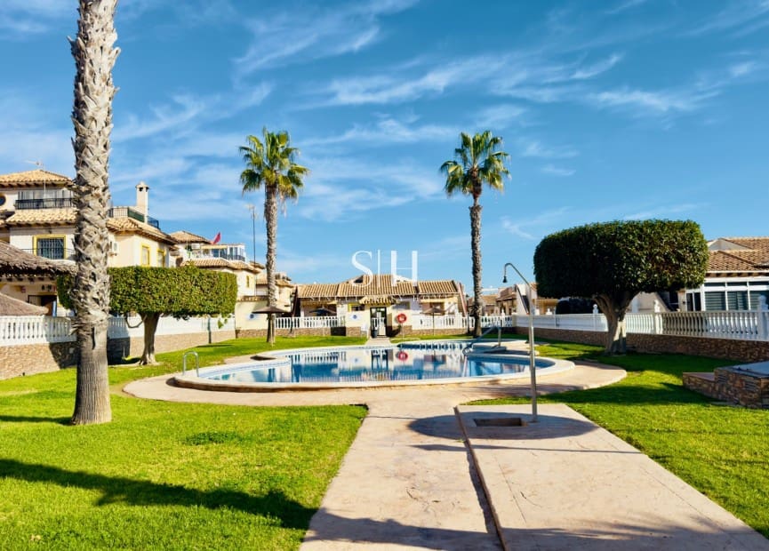 Casa de 2 habitaciones en La Regia en venta con piscina - 219.000 € (Ref: 9459648)