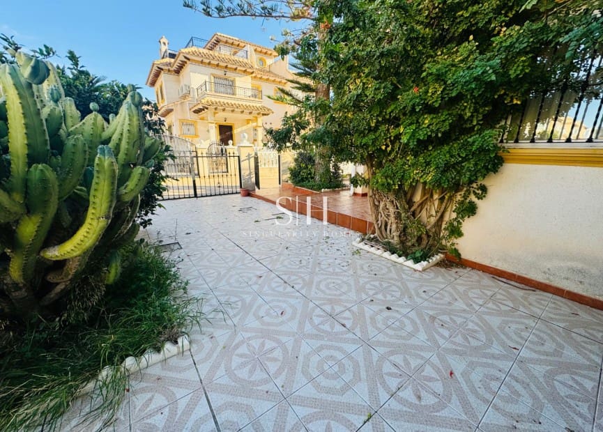 Casa de 2 habitaciones en La Regia en venta con piscina - 219.000 € (Ref: 9459648)