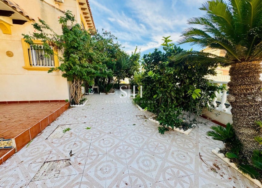 Casa de 2 habitaciones en La Regia en venta con piscina - 219.000 € (Ref: 9459648)