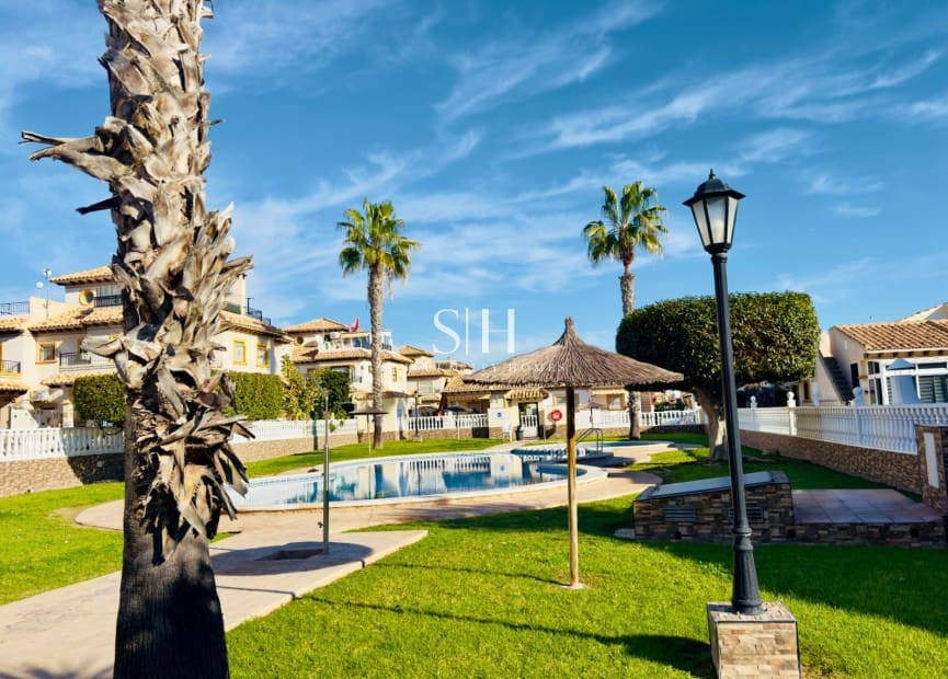 Casa de 2 habitaciones en La Regia en venta con piscina - 219.000 € (Ref: 9459648)