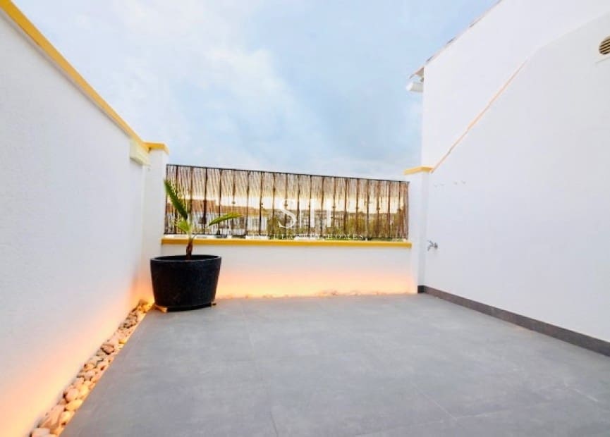 3 soverom Hus til salgs i La Florida med svømmebasseng - € 249 000 (Ref: 9460783)