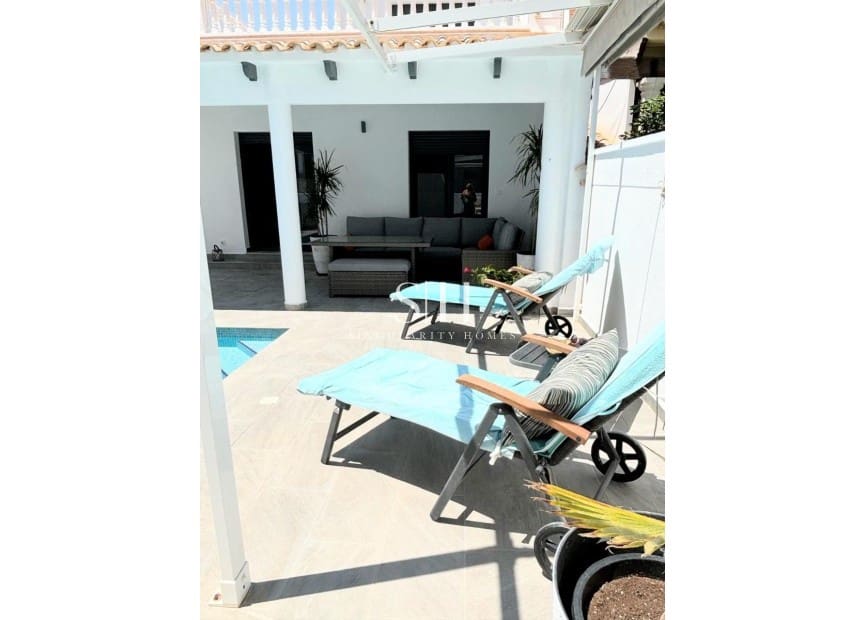 3 bedroom Villa for sale in Orihuela Costa with pool - € 695,000 (Ref: 9480679)