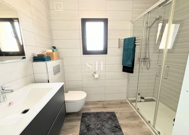 3 bedroom Villa for sale in Punta Prima, Orihuela with pool - € 695,000 (Ref: 9480679)