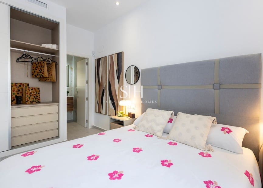 2 slaapkamer Villa te koop in Orihuela Costa met zwembad - € 351.000 (Ref: 9487168)