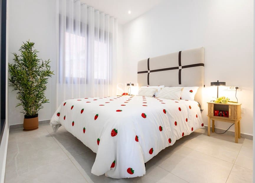 2 slaapkamer Villa te koop in Orihuela Costa met zwembad - € 351.000 (Ref: 9487168)