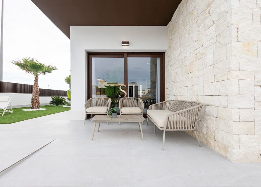 2 slaapkamer Villa te koop in Orihuela Costa met zwembad - € 351.000 (Ref: 9487168)