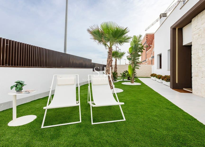 2 slaapkamer Villa te koop in Orihuela Costa met zwembad - € 351.000 (Ref: 9487168)