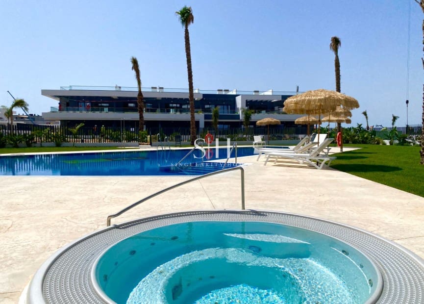 2 Zimmer Apartment zu verkaufen in Torrevieja mit Pool Garage - 349.990 € (Ref: 9487921)